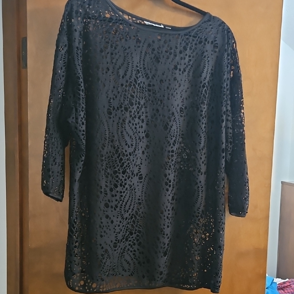 Use with a camisole    3/4 Sleeve Lacey Blouse. 25 Pit 2  Pit Length 29.